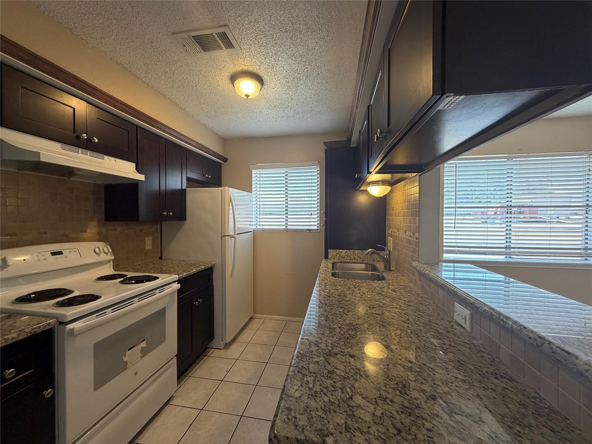 1410 Blalock Road, Unit 3 Houston, TX 77055 - Photo 4 of 11 Gallery Image 4