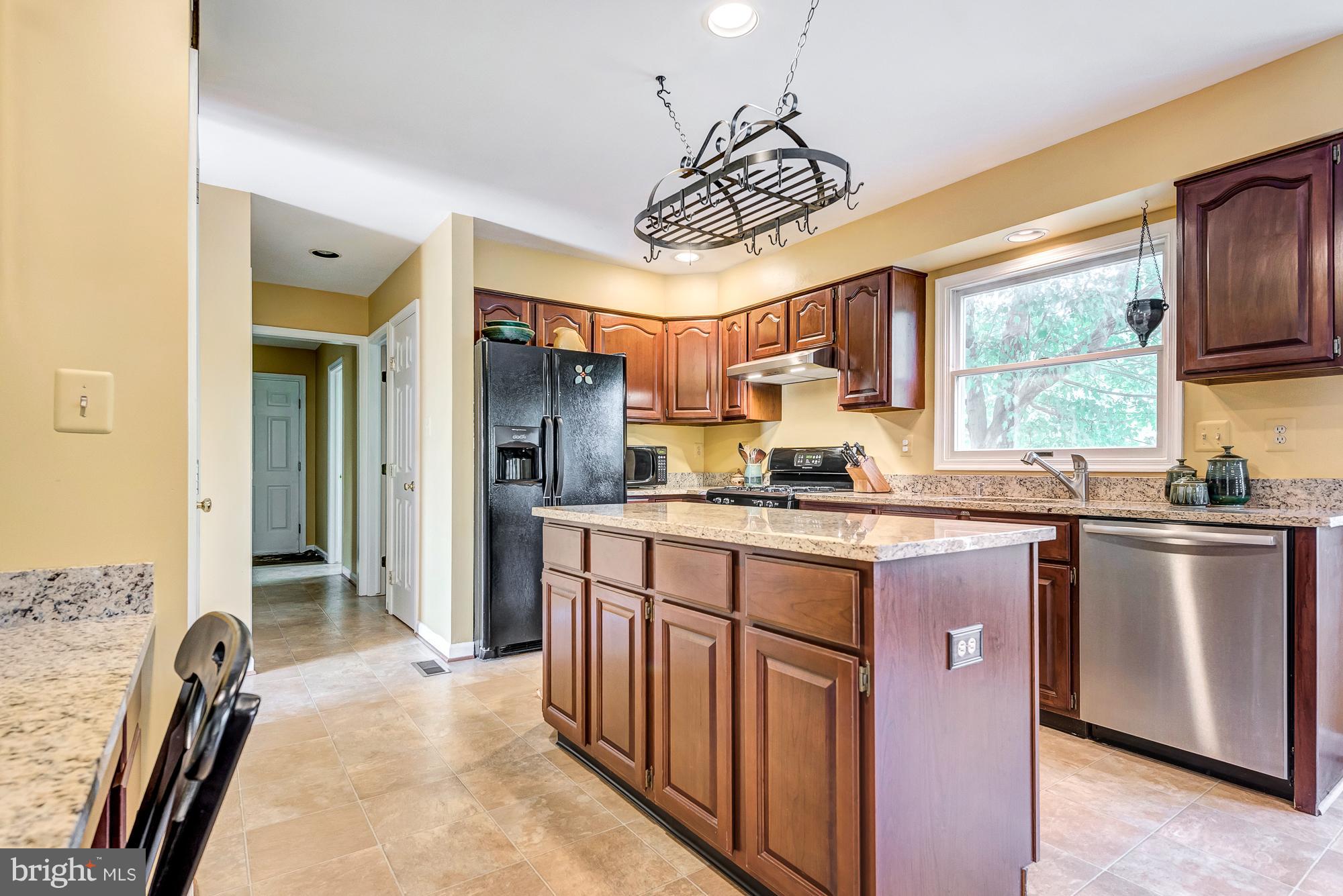 16903 Hoskinson Road Poolesville, MD 20837 - Photo 12 of 29 Kitchen