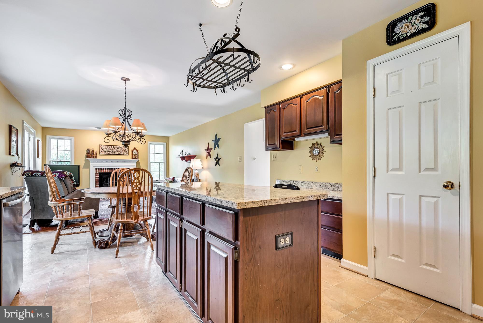 16903 Hoskinson Road Poolesville, MD 20837 - Photo 13 of 29 Kitchen