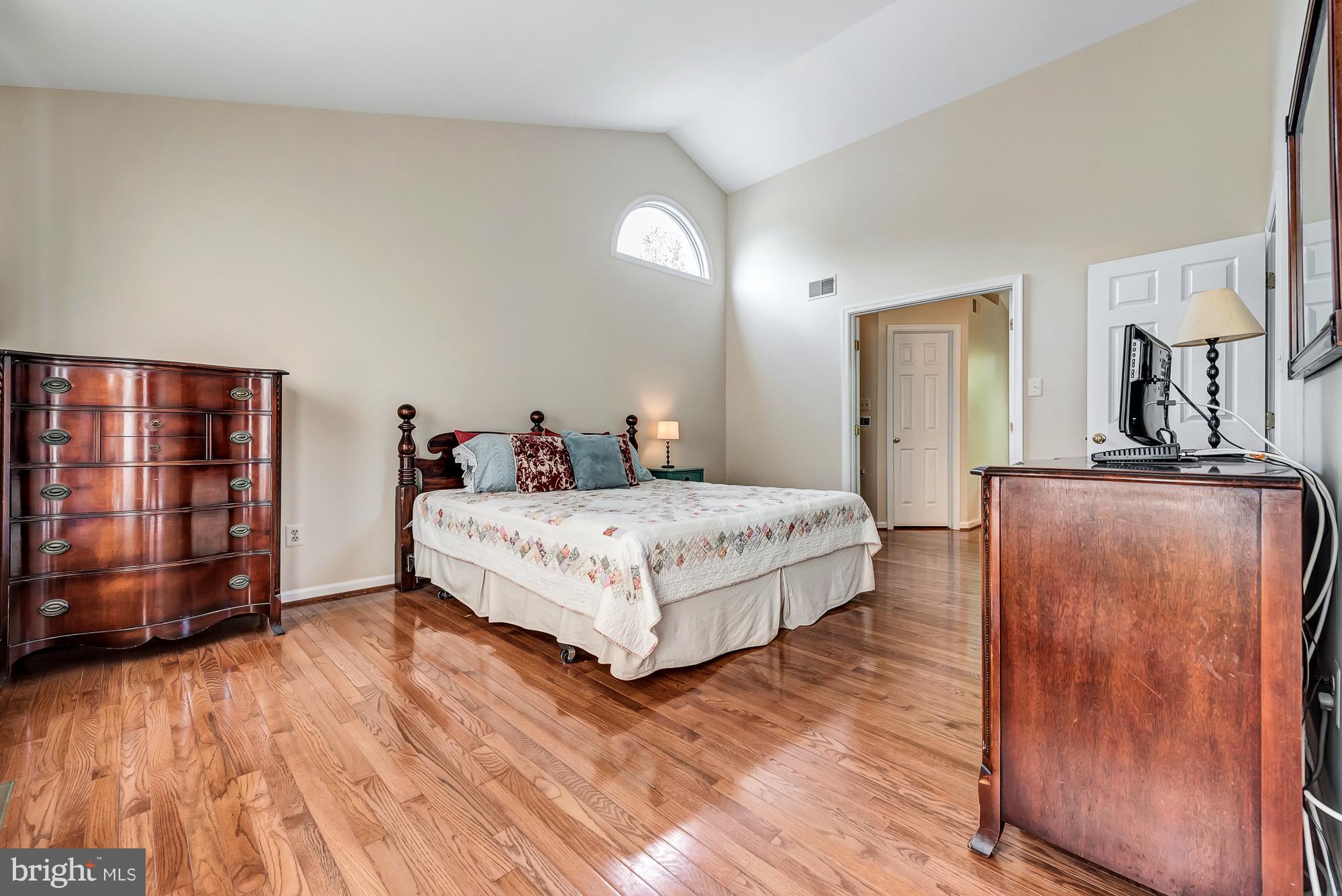 16903 Hoskinson Road Poolesville, MD 20837 - Photo 19 of 29 Bedroom (Master)
