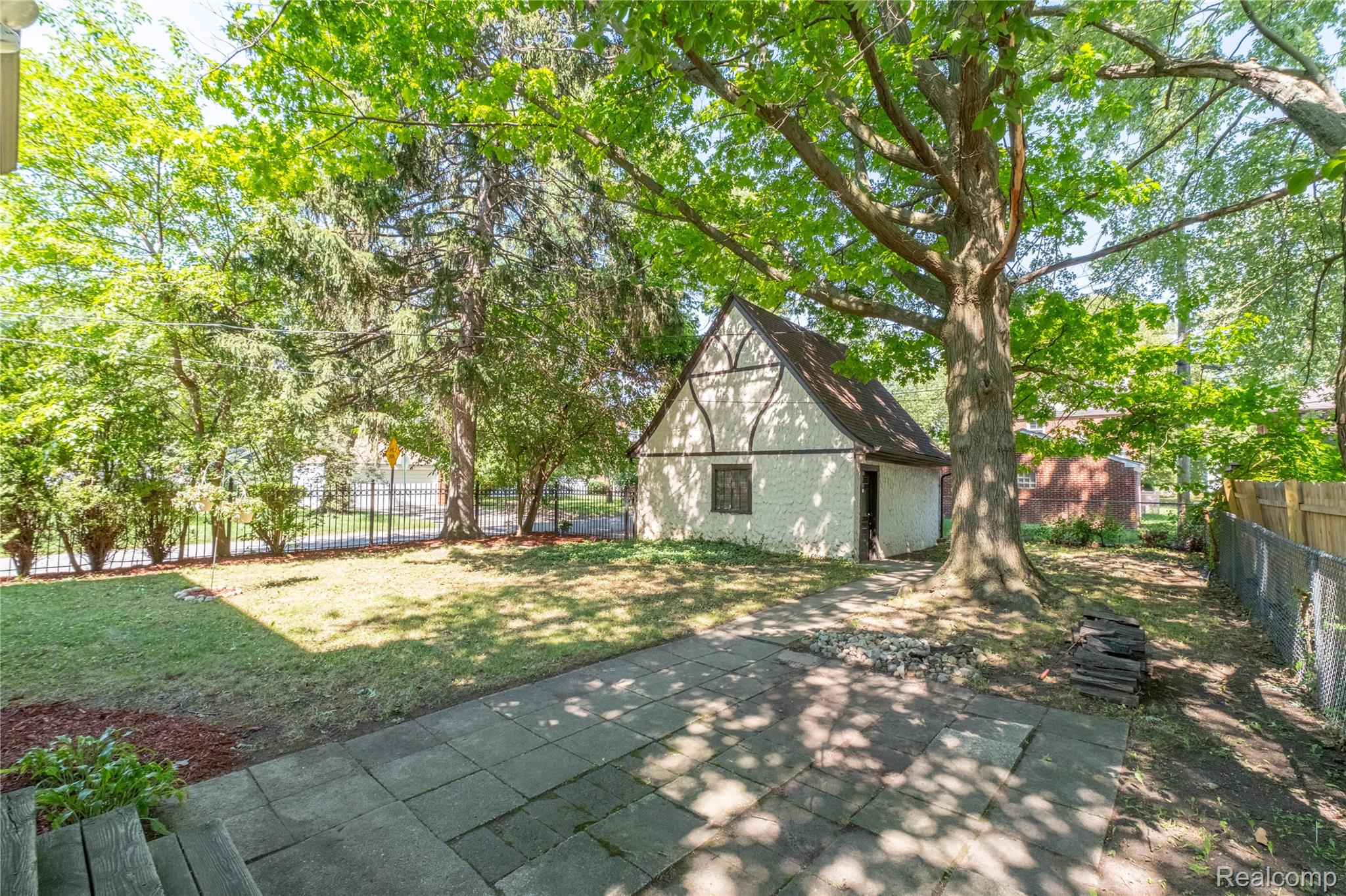 16614 Edinborough Road Detroit, MI 48219 - Photo 40 of 51 16614 Edinborough0006.jpg