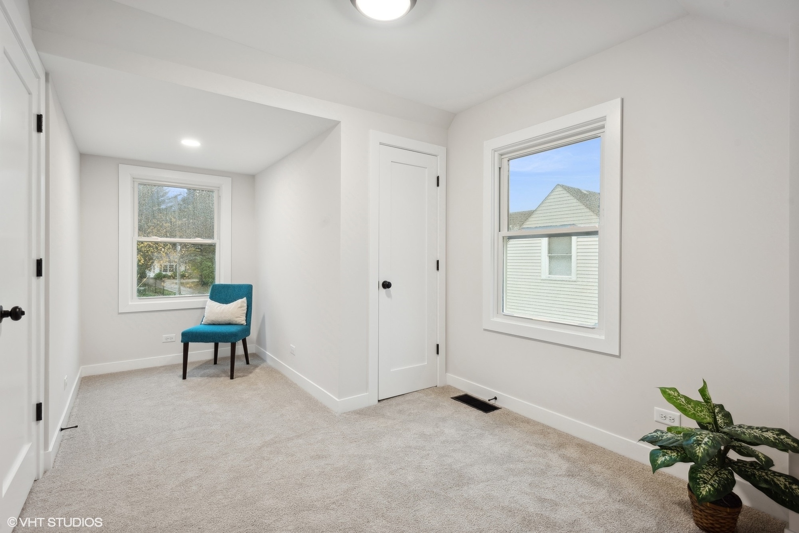 267 West Butterfield Road Elmhurst, IL 60126 - Photo 17 of 29 an empty room with windows and closet
