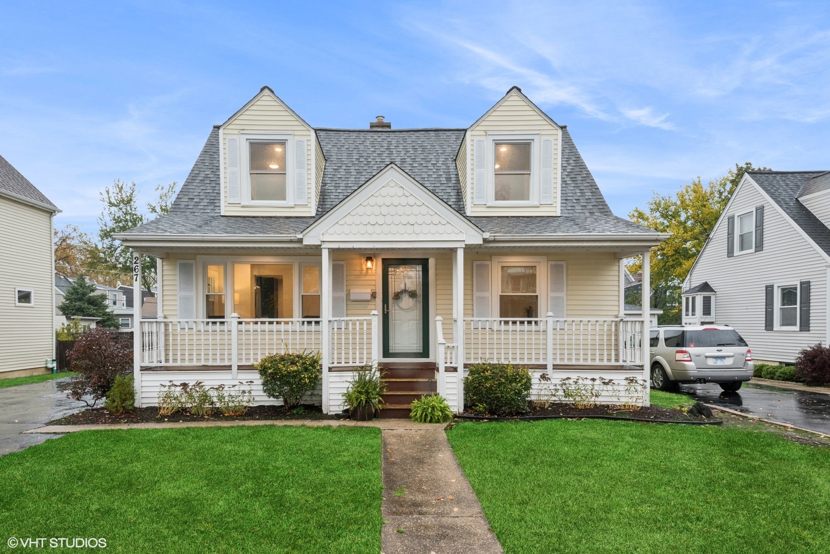 267 West Butterfield Road Elmhurst, IL 60126 - Photo 28 of 29 a front view of a house with a garden