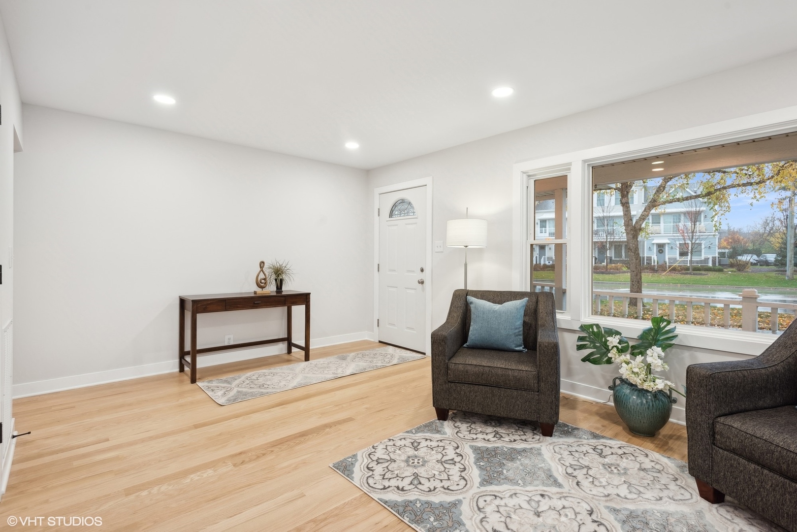 267 West Butterfield Road Elmhurst, IL 60126 - Photo 3 of 29 a living room with furniture and a potted plant