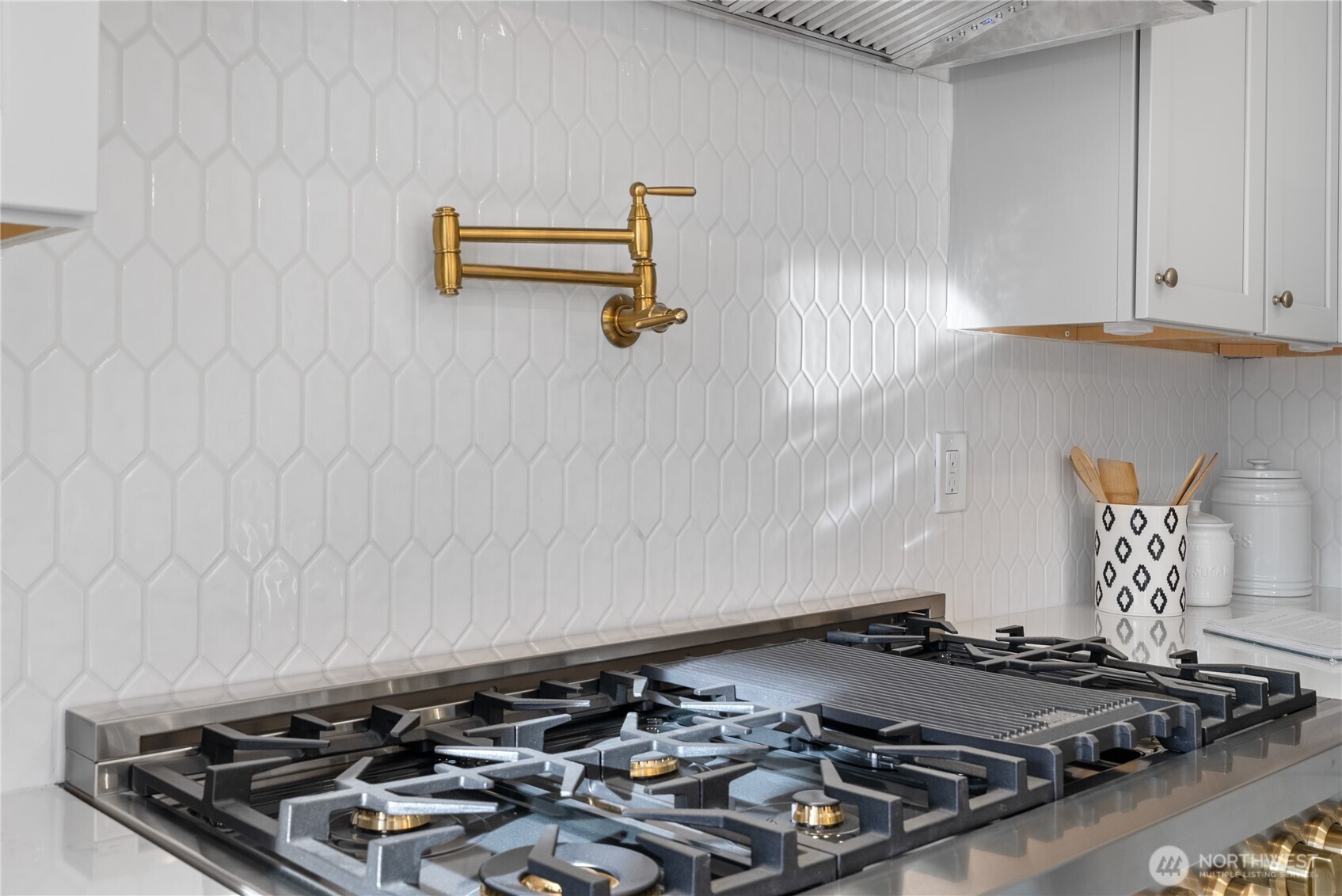 1014 4th Avenue North Seattle, WA 98109 - Photo 15 of 40 a close view of stove sitting inside of a kitchen