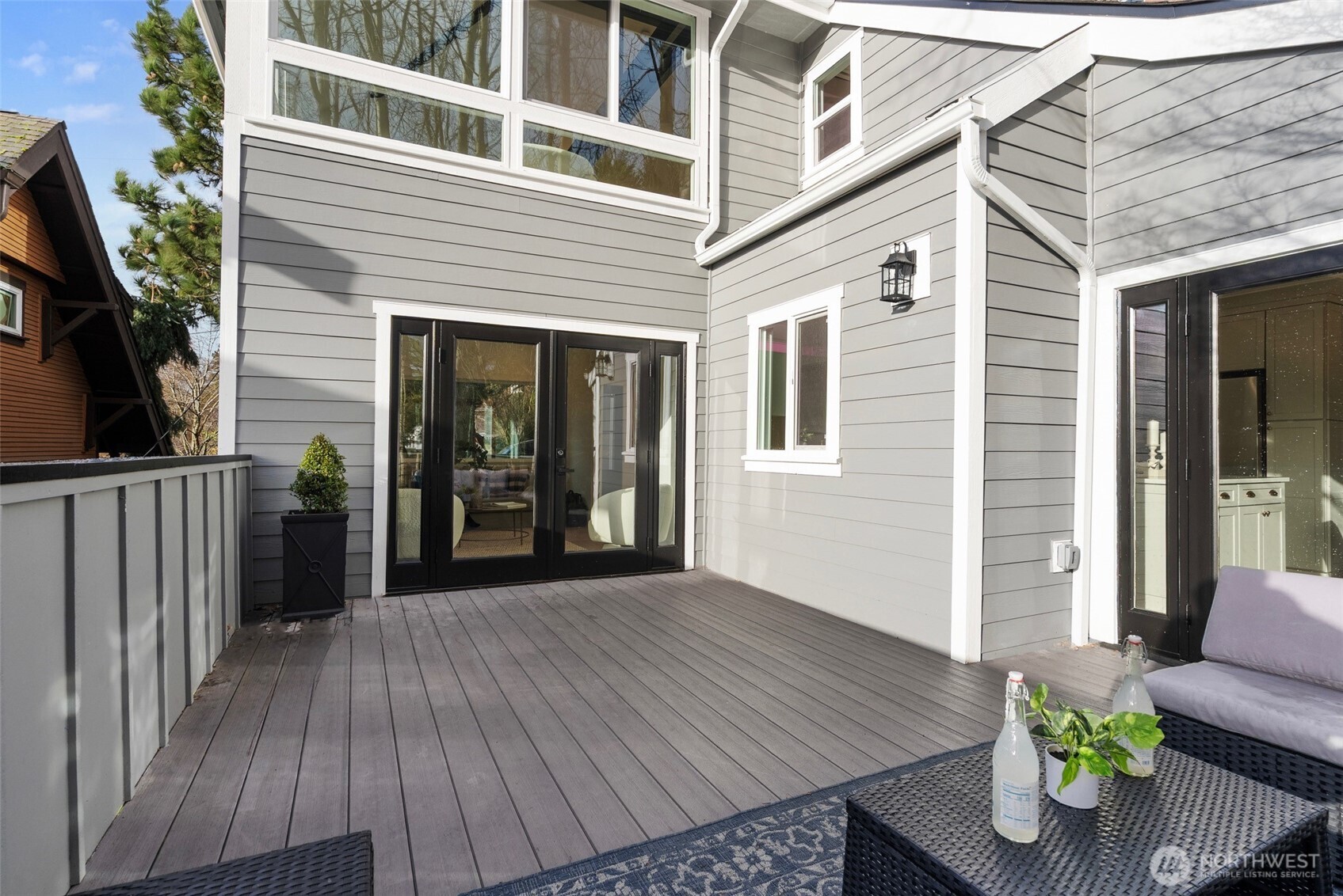 1014 4th Avenue North Seattle, WA 98109 - Photo 17 of 40 a front view of a house with seating space