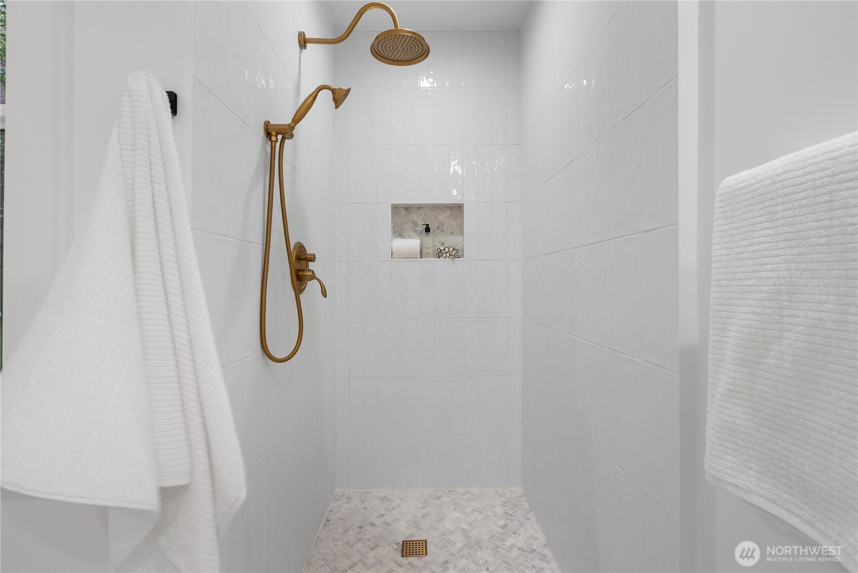 1014 4th Avenue North Seattle, WA 98109 - Photo 31 of 40 a bathroom with a shower