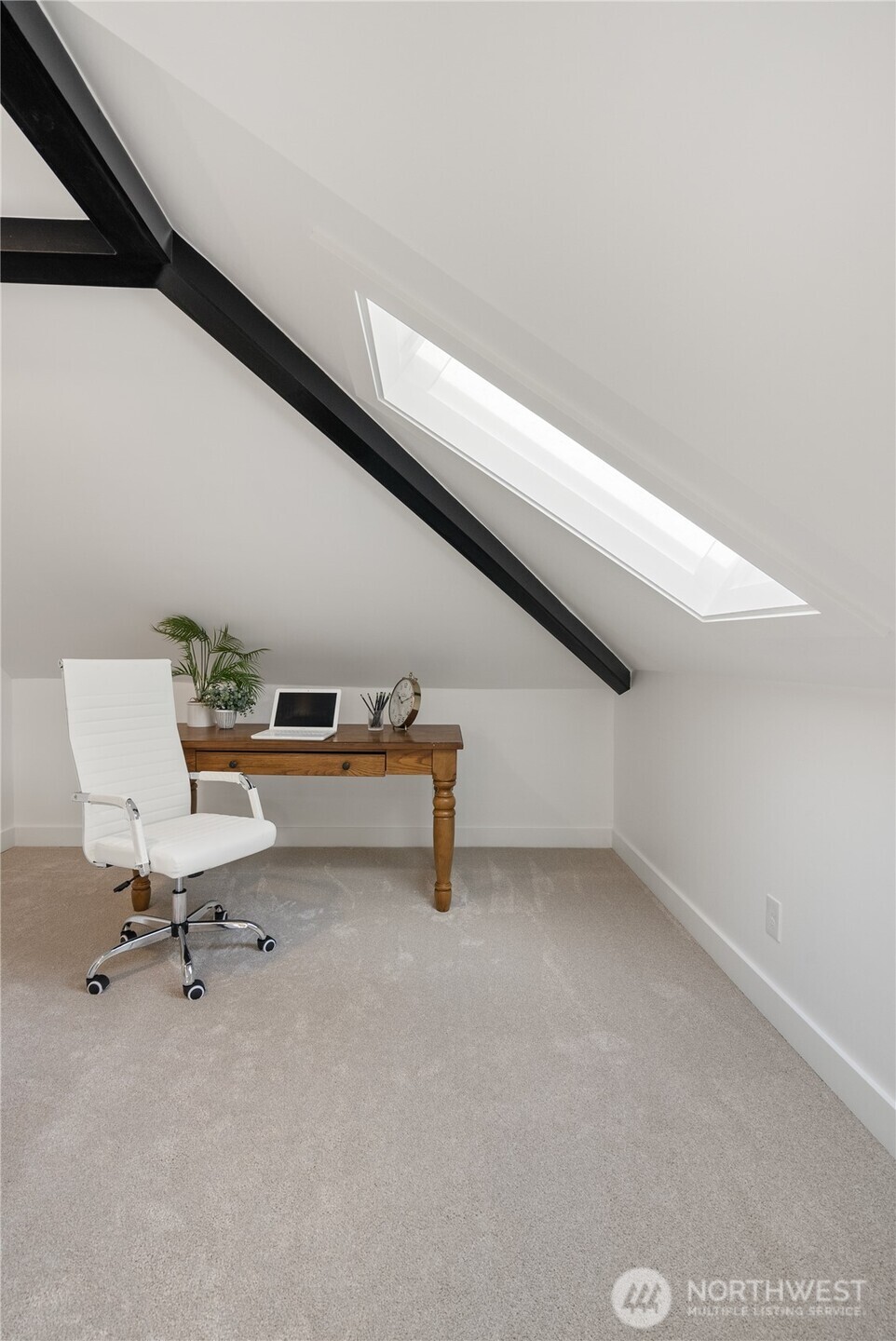 1014 4th Avenue North Seattle, WA 98109 - Photo 33 of 40 a view of an empty room with windows