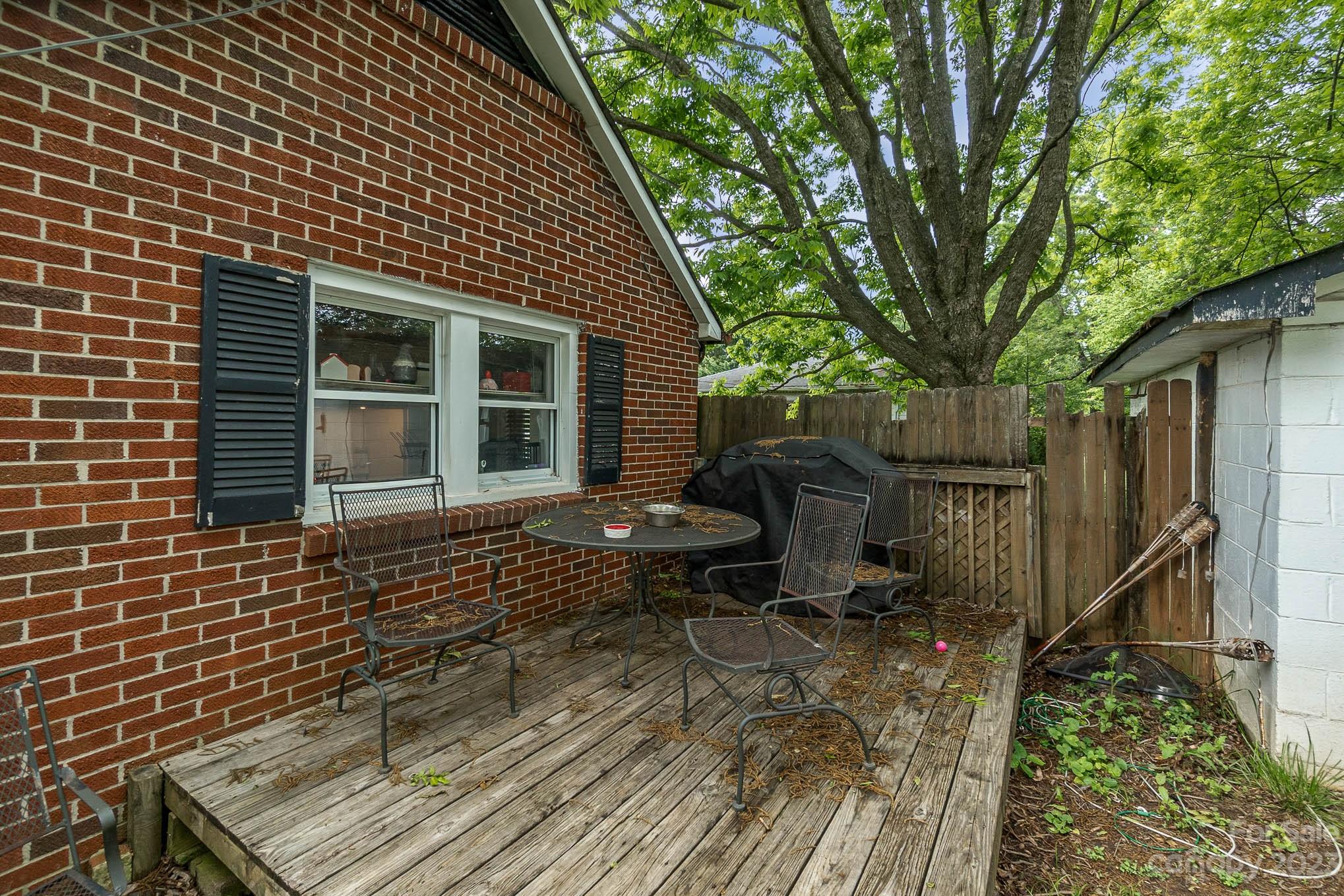 19 Union Street Maiden, NC 28650 - Photo 26 of 29 a backyard of a house with seating space