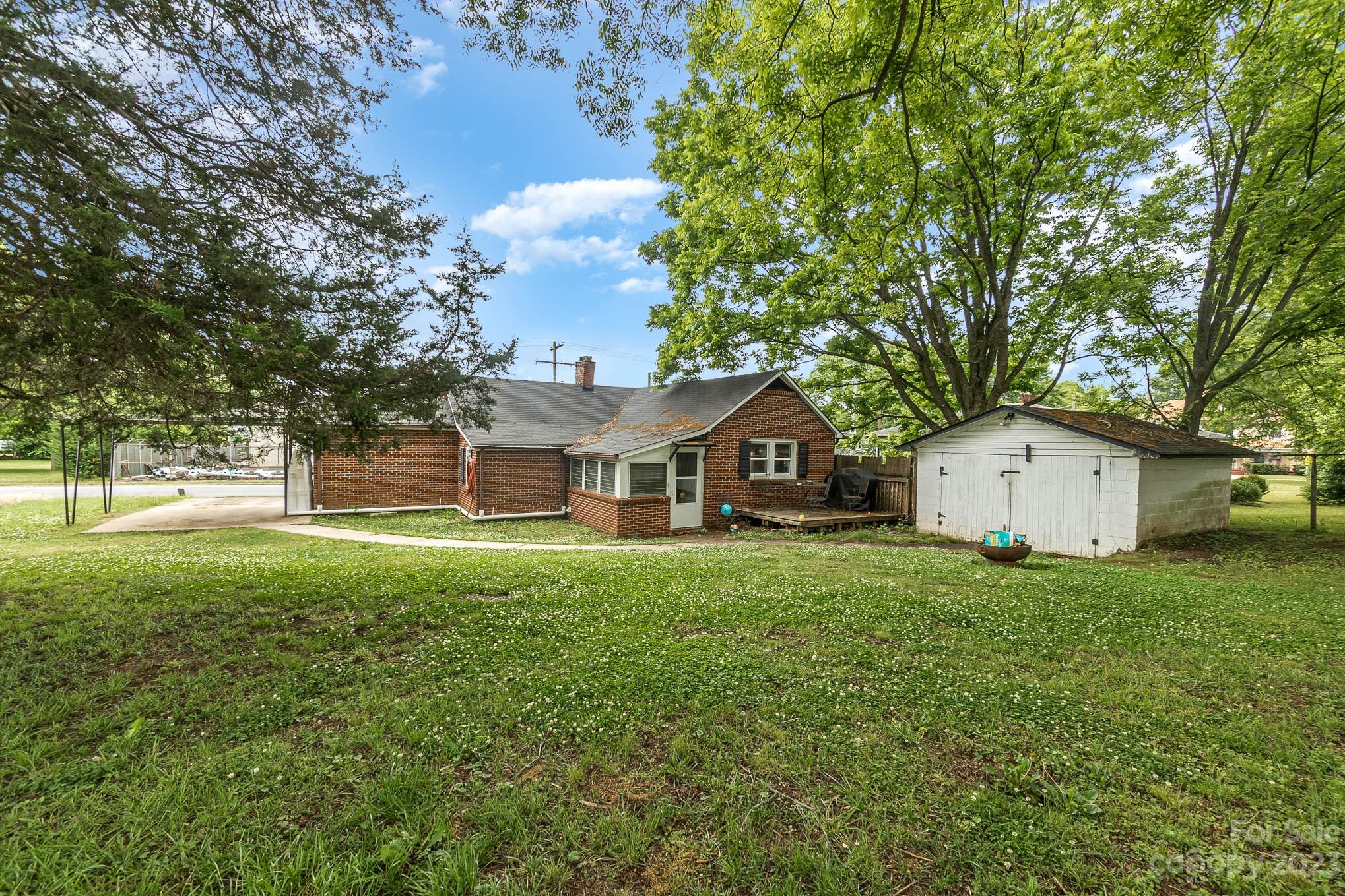 19 Union Street Maiden, NC 28650 - Photo 27 of 29 a front view of a house with yard and green space