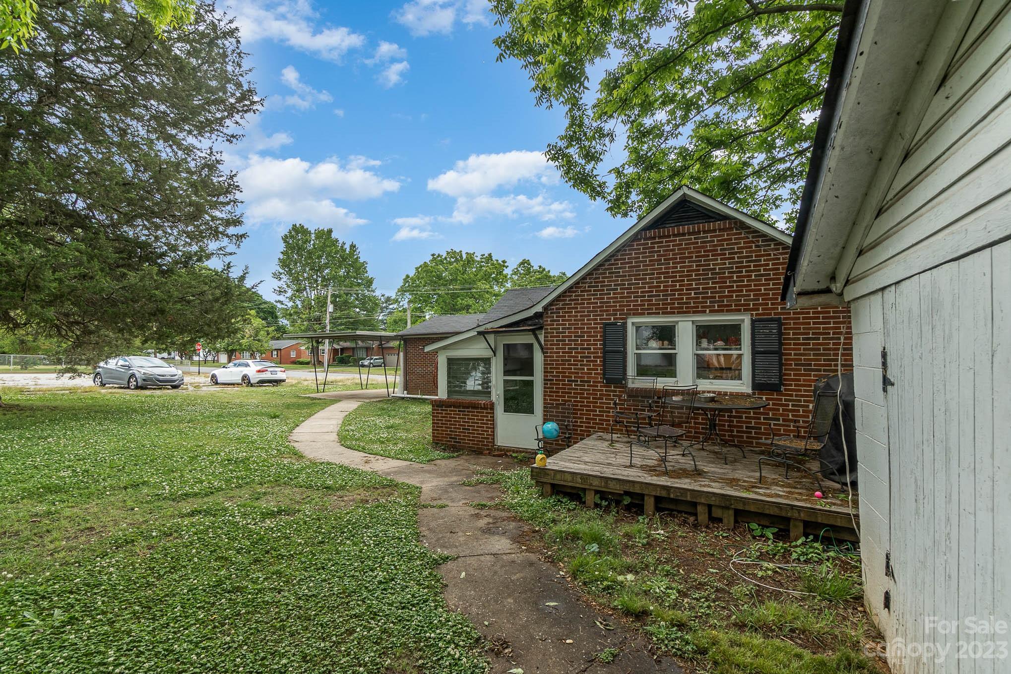 19 Union Street Maiden, NC 28650 - Photo 28 of 29 a backyard of a house with table and chairs