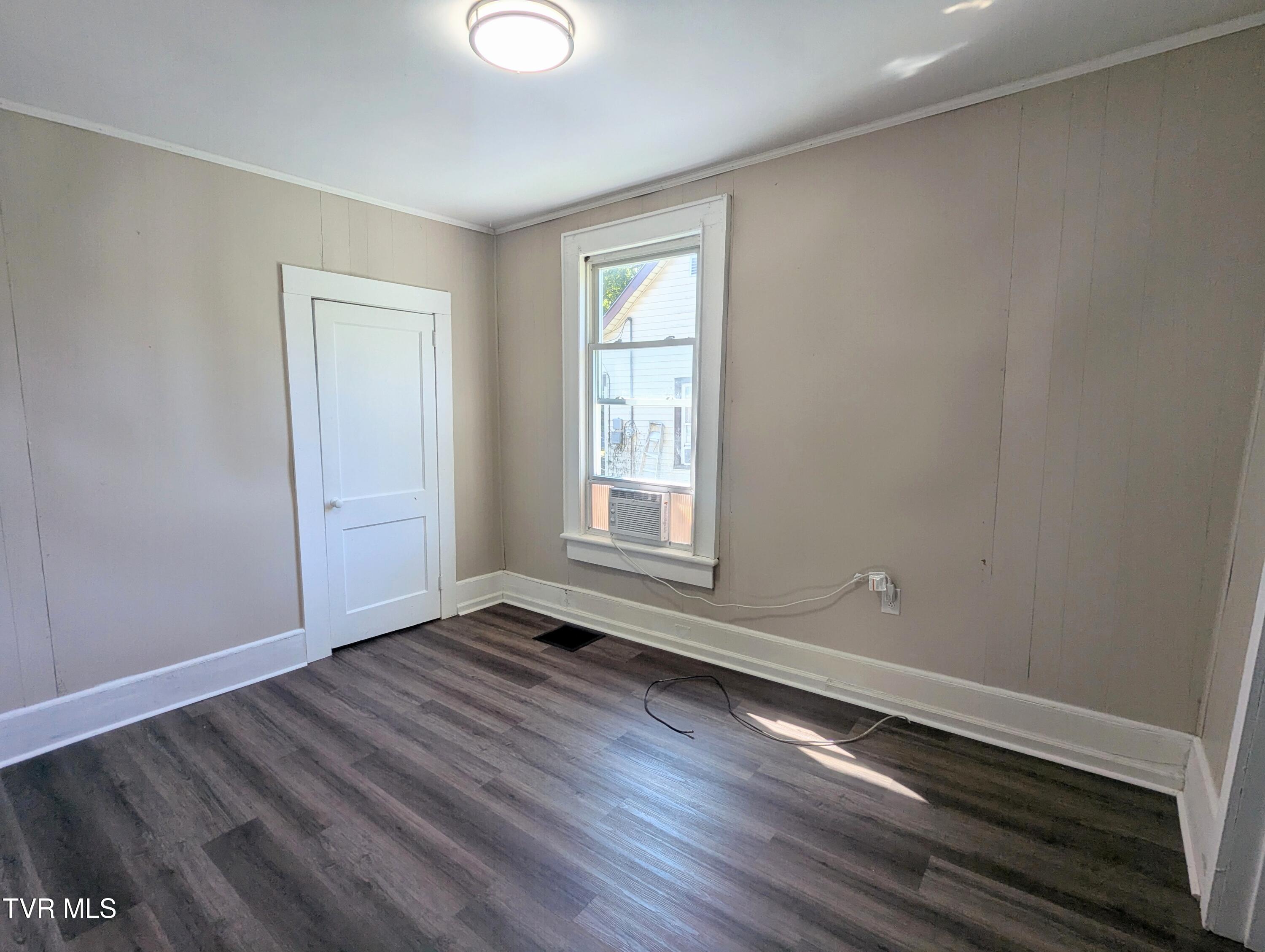 900 Grover Street Johnson City, TN 37601 - Photo 11 of 18 PXL_20250807_143051591.MP~2