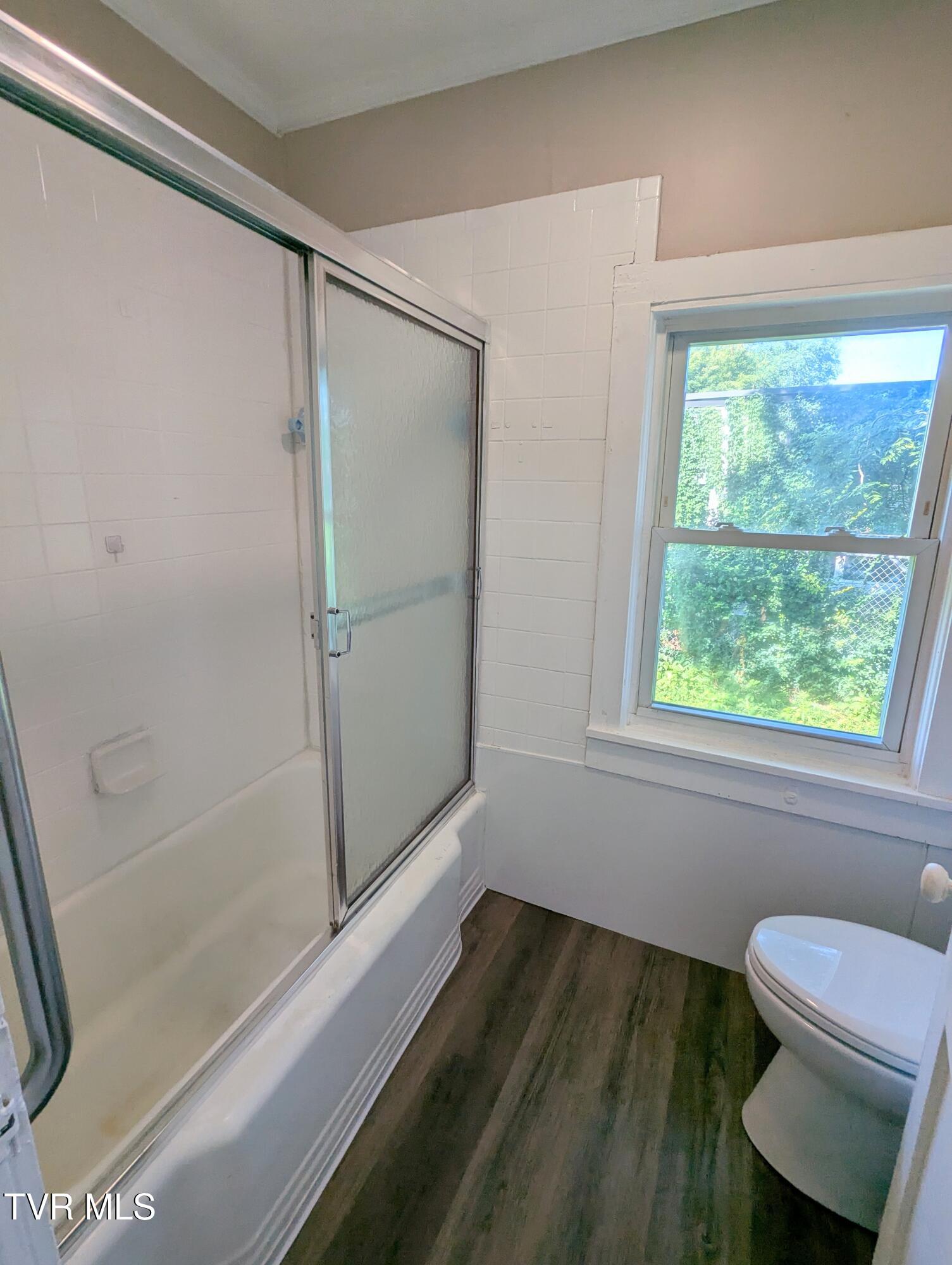 900 Grover Street Johnson City, TN 37601 - Photo 12 of 18 PXL_20250807_143301448.MP~2