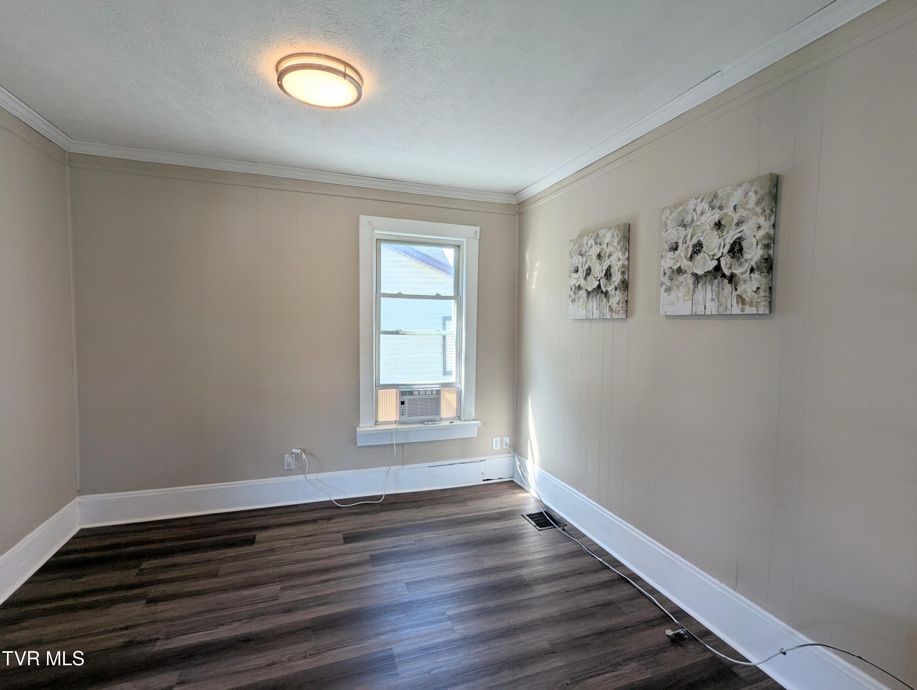 900 Grover Street Johnson City, TN 37601 - Photo 10 of 18 PXL_20250807_144431469.MP~2