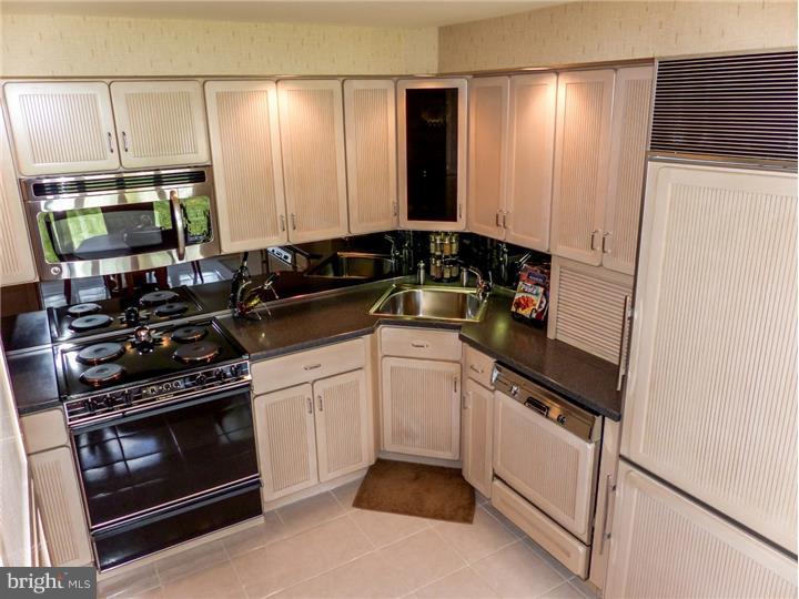 1139 Bloomdale Road Philadelphia, PA 19115 - Photo 14 of 24 Kitchen