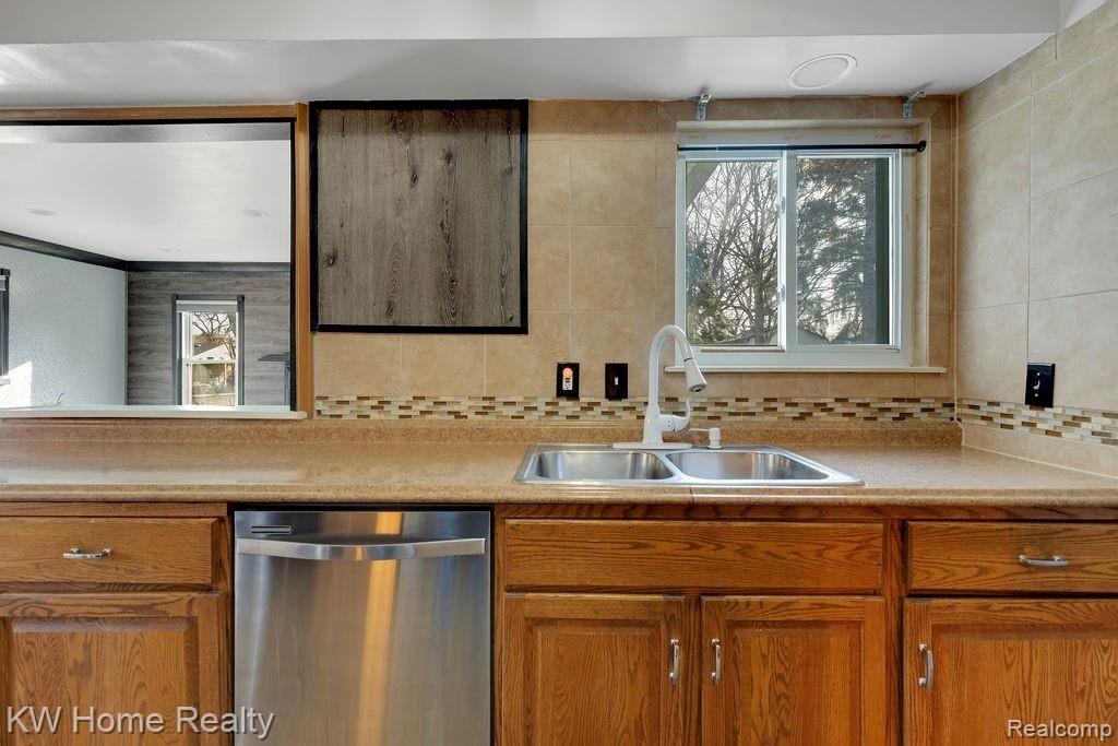 14064 Merriman Road Livonia, MI 48154 - Photo 8 of 24 GO0A8593.jpg