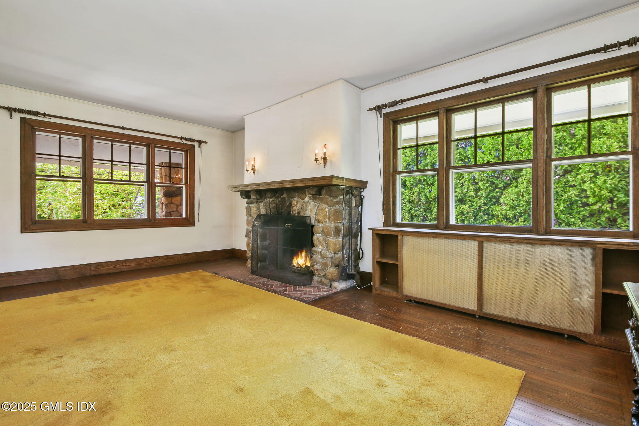 21 Keofferam Road Old Greenwich, CT 06870 - Photo 12 of 30 Living Room