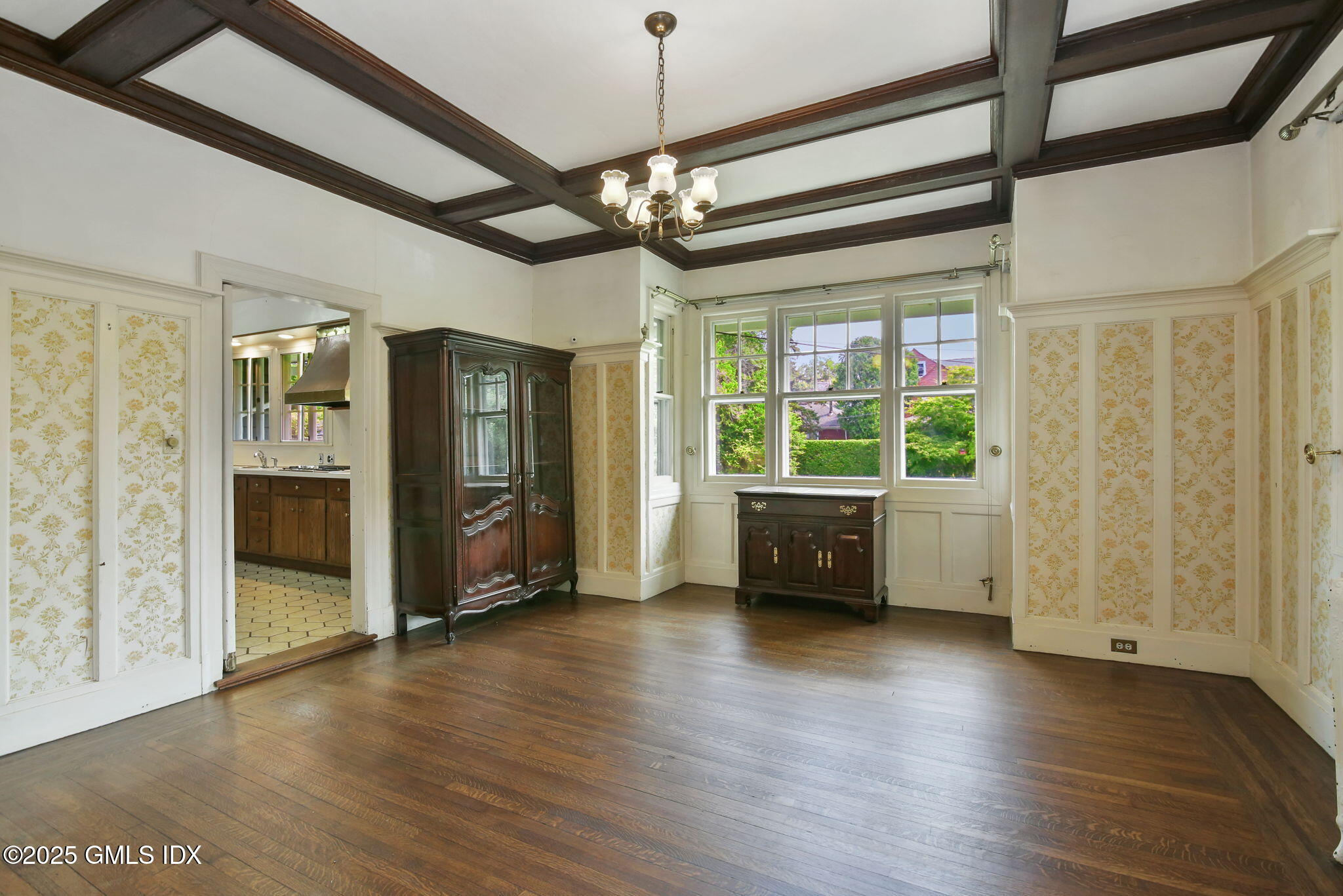 21 Keofferam Road Old Greenwich, CT 06870 - Photo 13 of 30 Dining Room