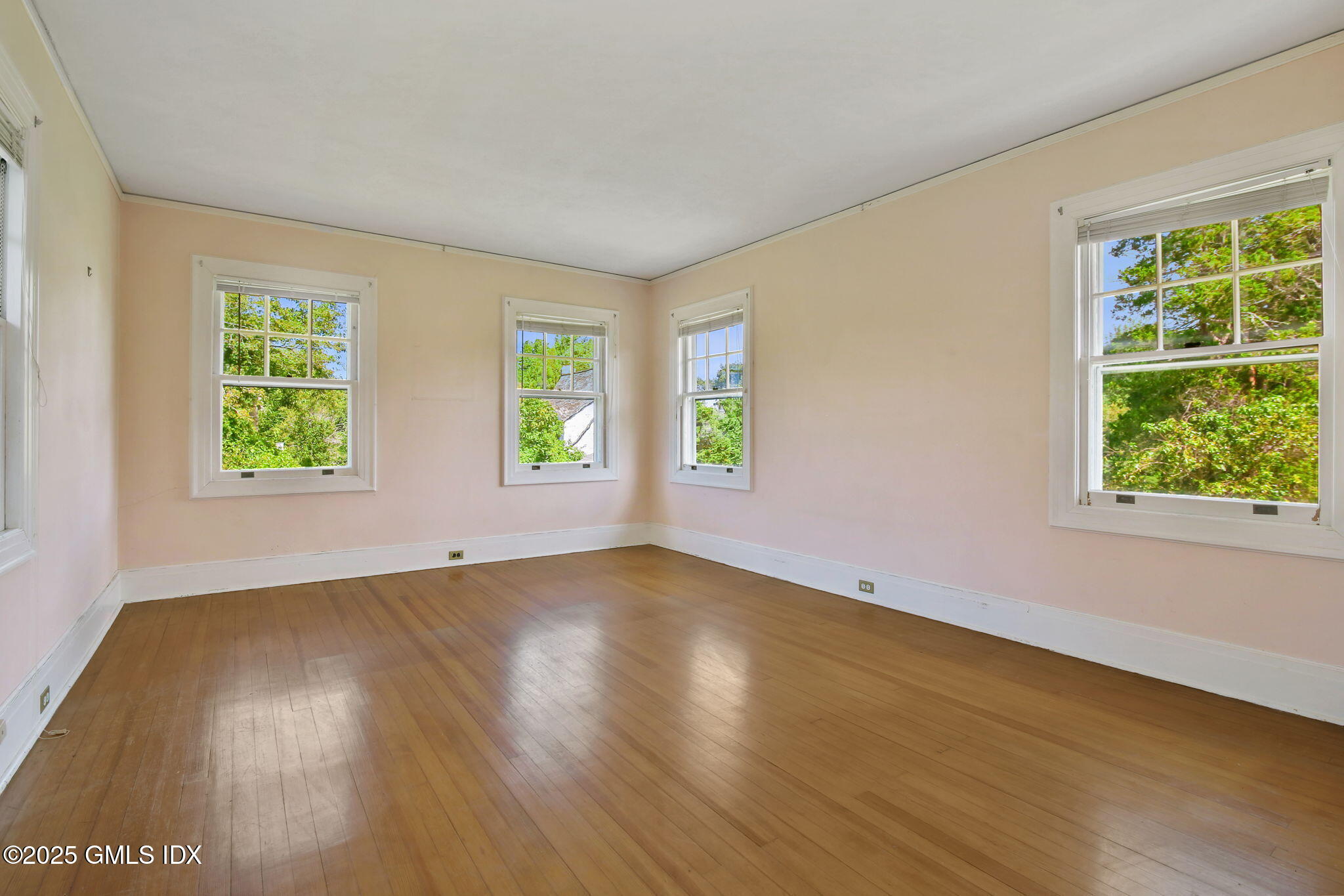 21 Keofferam Road Old Greenwich, CT 06870 - Photo 19 of 30 Bedroom