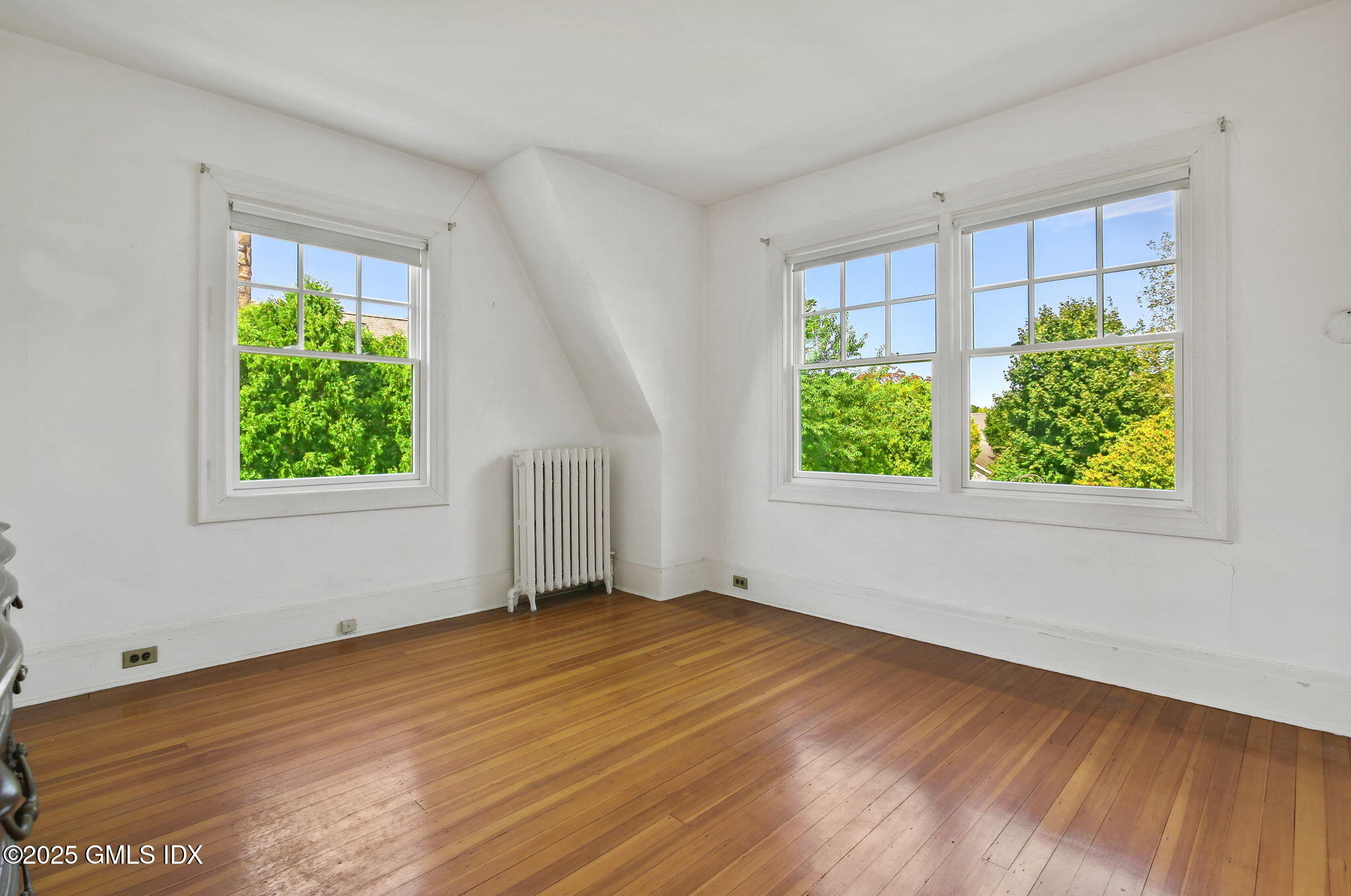 21 Keofferam Road Old Greenwich, CT 06870 - Photo 20 of 30 Bedroom