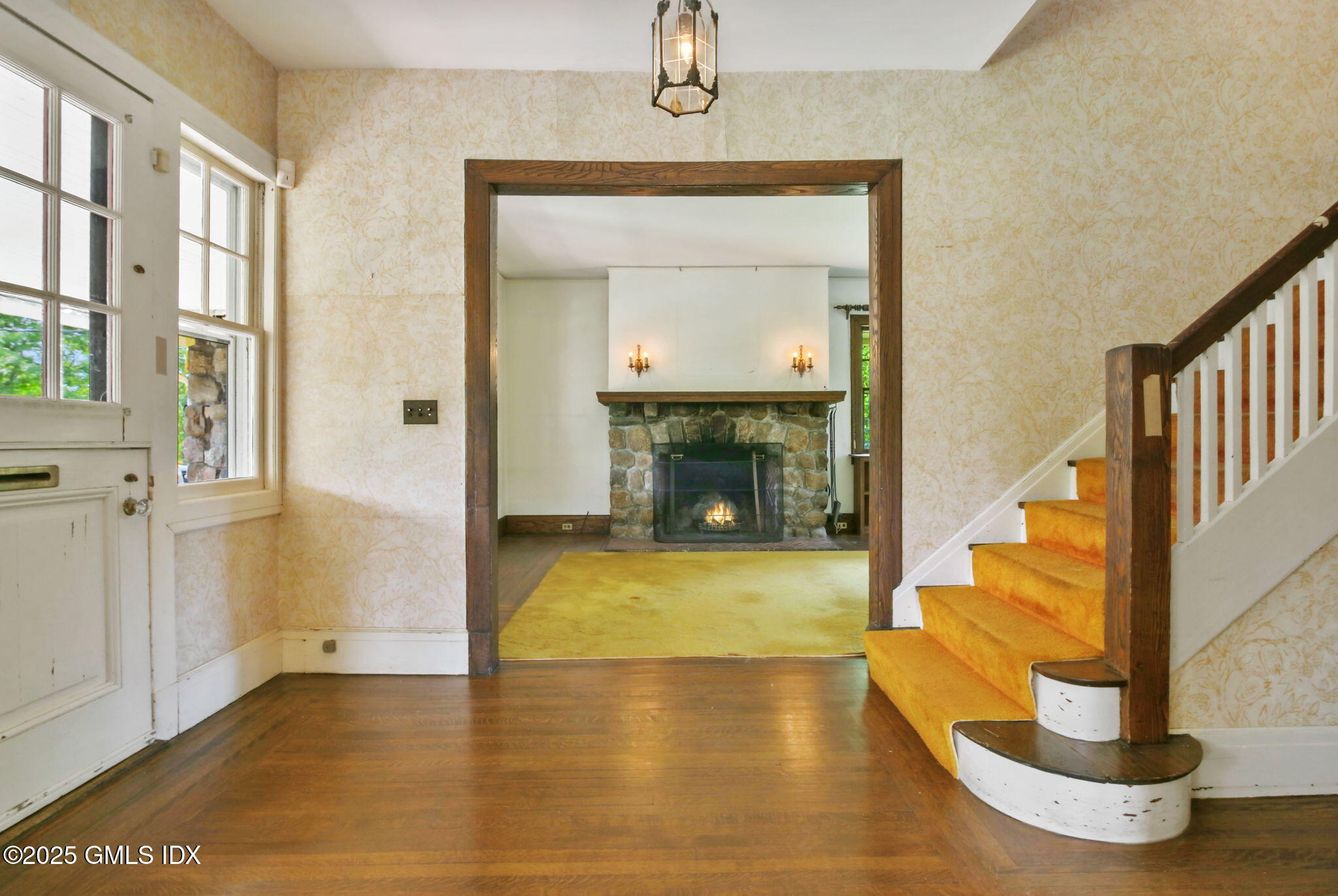 21 Keofferam Road Old Greenwich, CT 06870 - Photo 10 of 30 Entryway