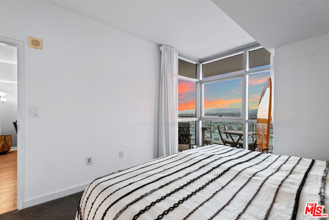 13700 Marina Pointe Drive, Unit 1520 Marina del Rey, CA 90292 - Photo 13 of 64 a bedroom with a bed and a window