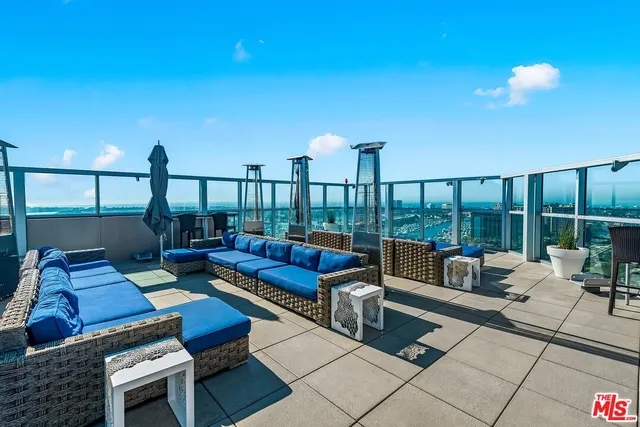 $995,000 | 13700 Marina Pointe Drive, Unit 1520, Marina del Rey, CA 90292