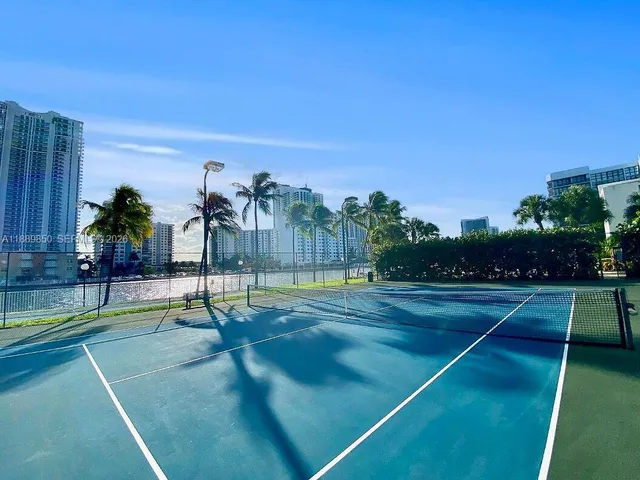 $3,000 | 1000 Parkview Drive, Unit 431, Hallandale Beach, FL 33009