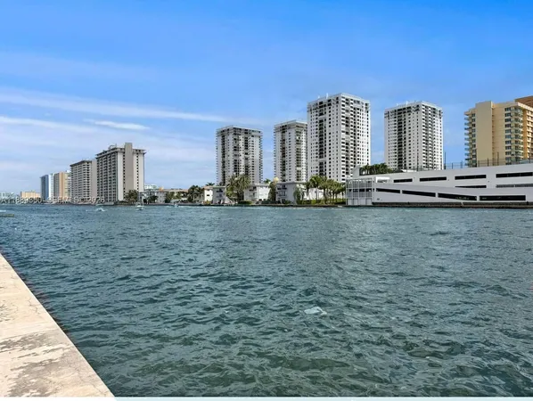 $2,800 | 1000 Parkview Drive, Unit 431, Hallandale Beach, FL 33009