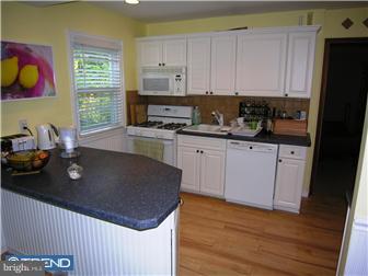 90 Newtown Road Warminster, PA 18974 - Photo 3 of 12 Kitchen