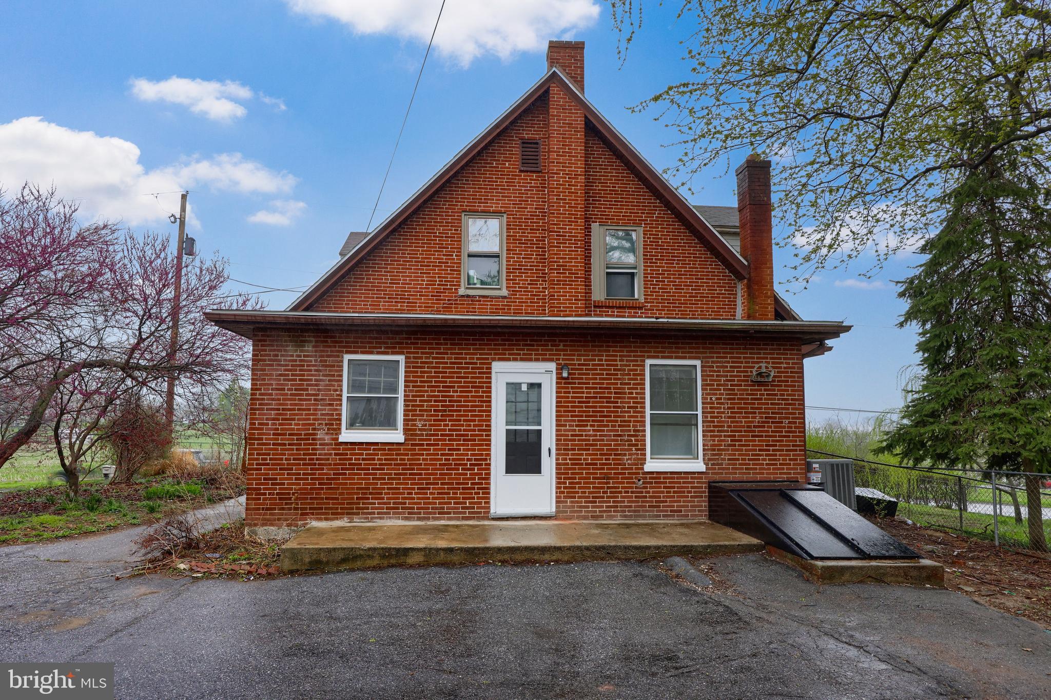 670 Greentree Road Elizabethtown, PA 17022 - Photo 2 of 61