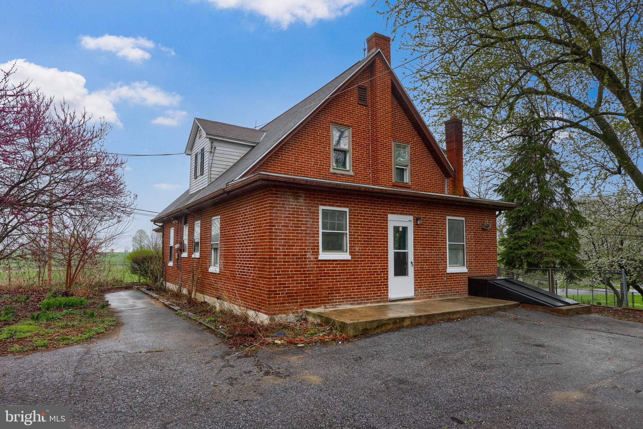 670 Greentree Road Elizabethtown, PA 17022 - Photo 3 of 61