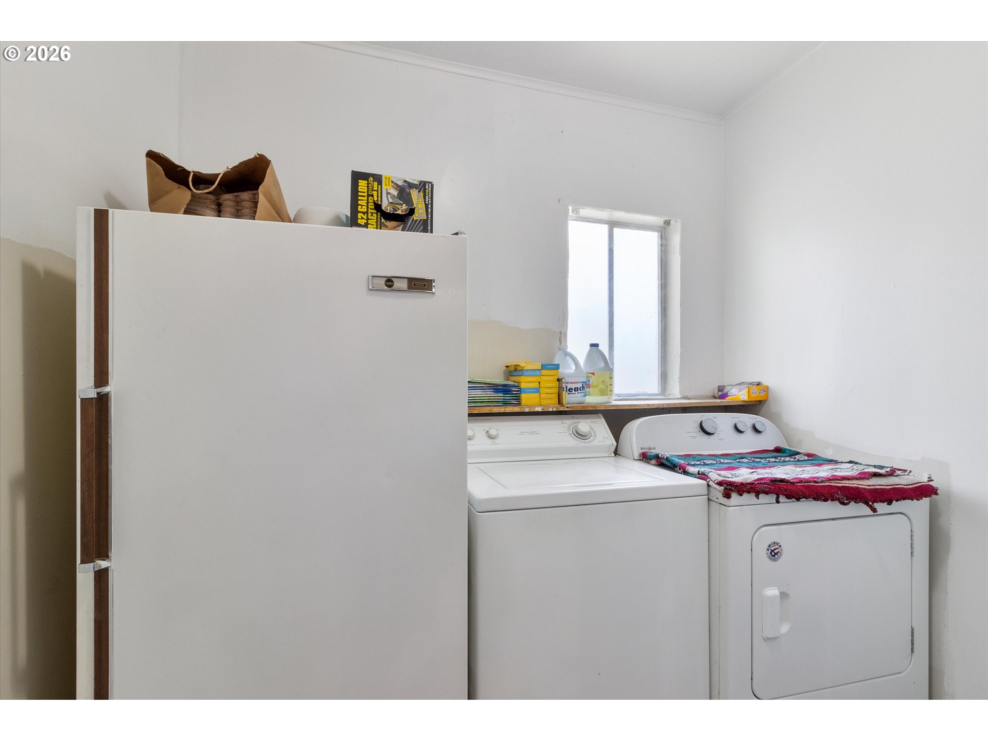 1225 West Main Street Medford, OR 97501 - Photo 18 of 45 a utility room with dryer and washer