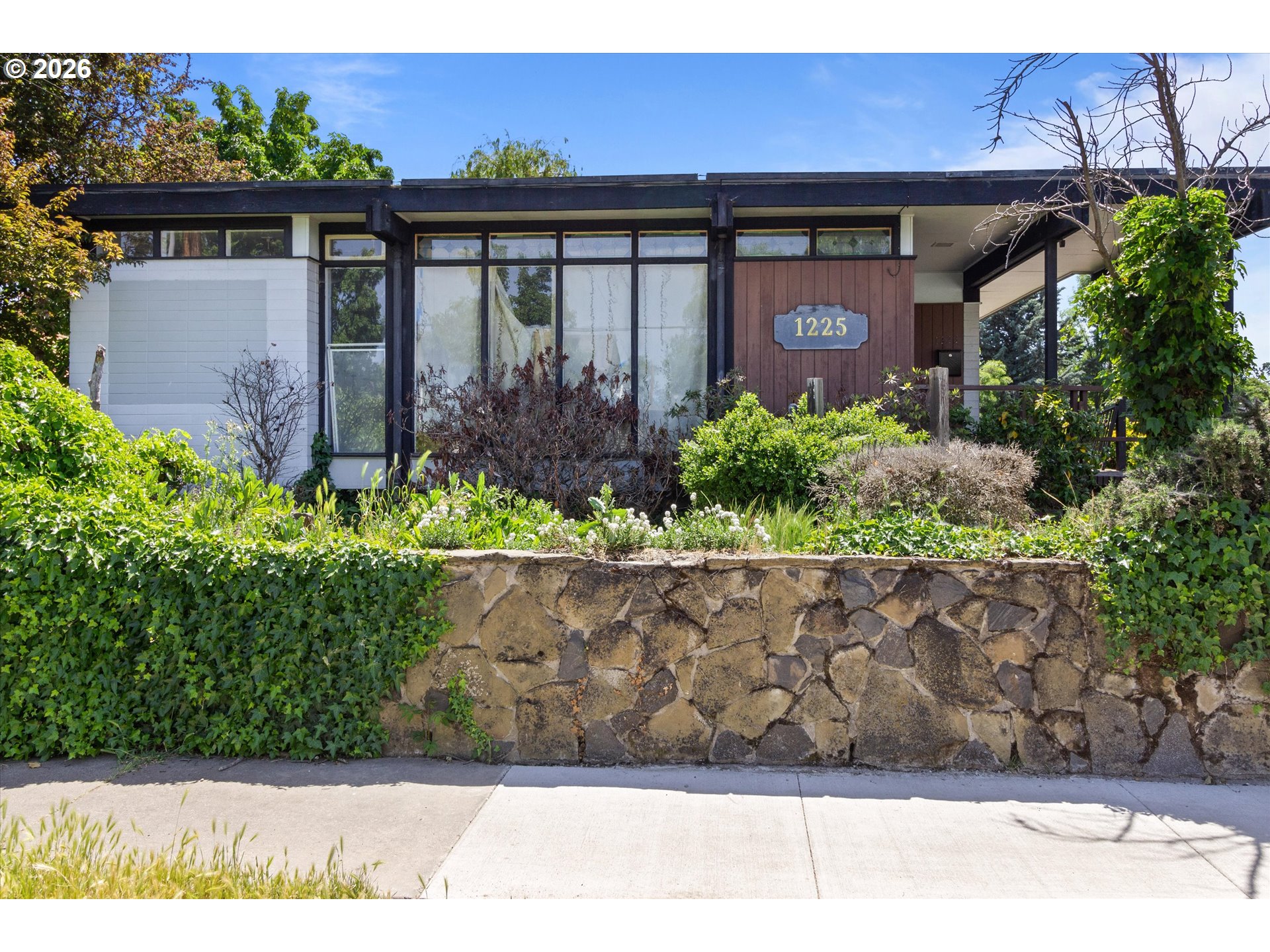 1225 West Main Street Medford, OR 97501 - Photo 2 of 45 front view of a house