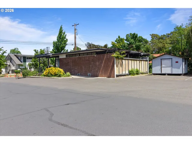 $413,900 | 1225 West Main Street, Medford, OR 97501