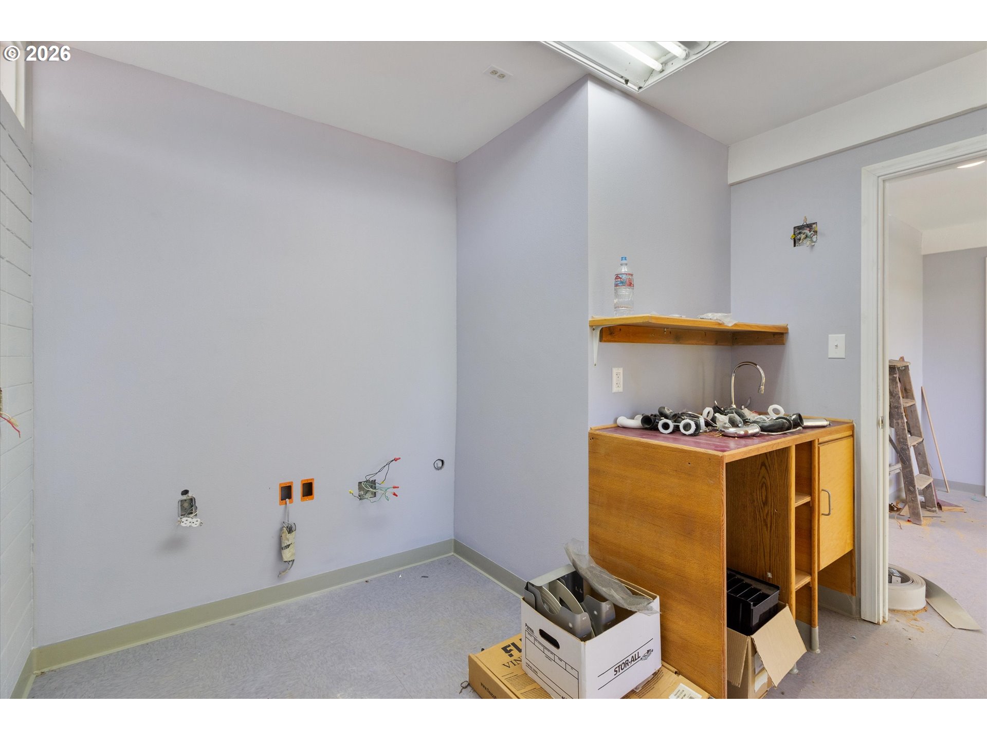 1225 West Main Street Medford, OR 97501 - Photo 42 of 45 a living room with furniture