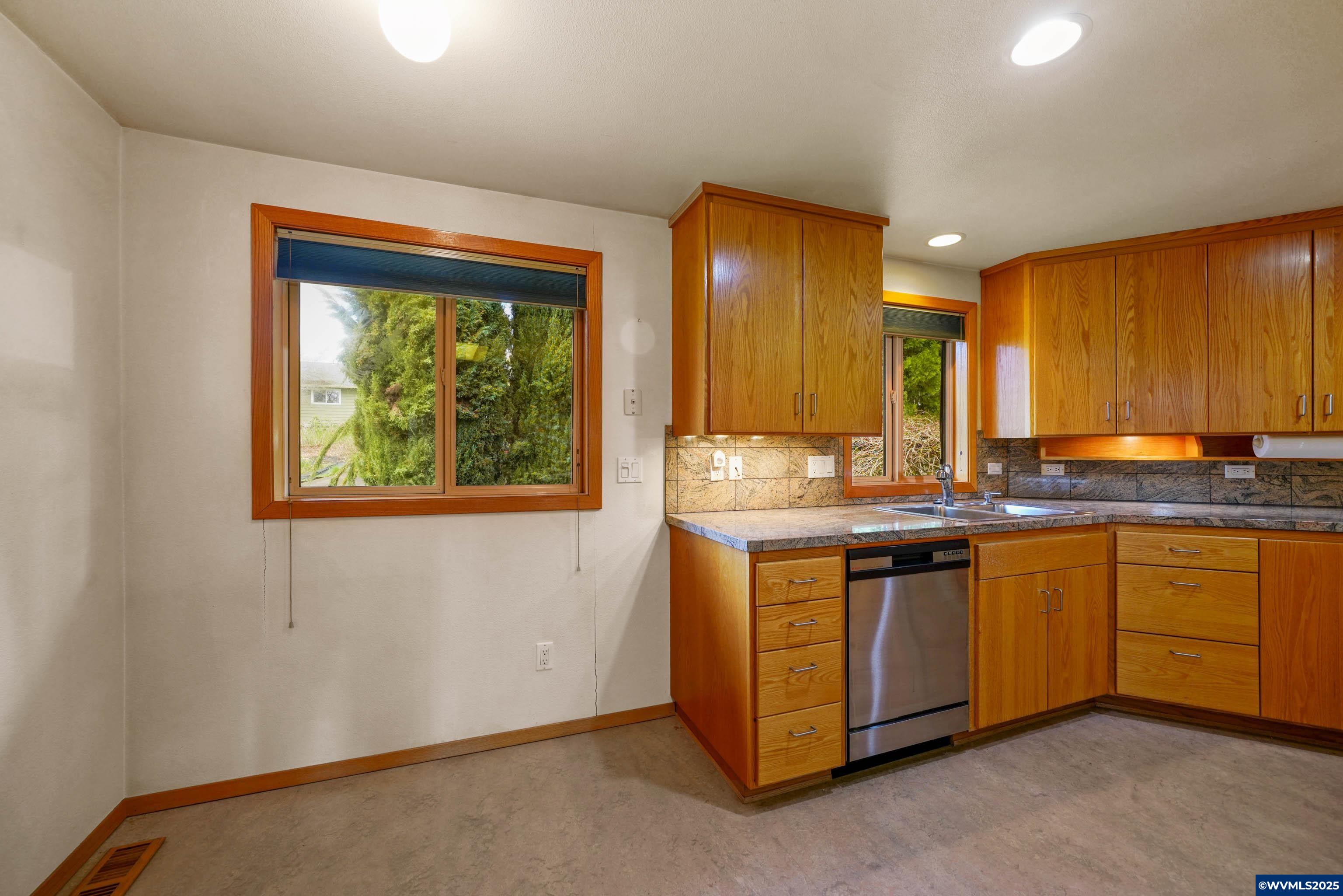 1320 Northwest Gibson Hill Road Albany, OR 97321 - Photo 10 of 49 Gallery Image 10