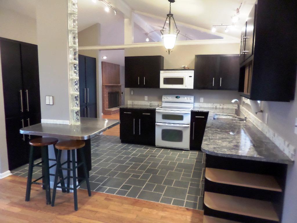 110 Wood Ridge Lane Oak Ridge, TN 37830 - Photo 2 of 33 kitchen