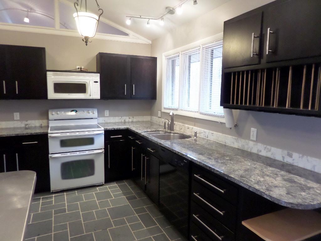 110 Wood Ridge Lane Oak Ridge, TN 37830 - Photo 3 of 33 kitchen2