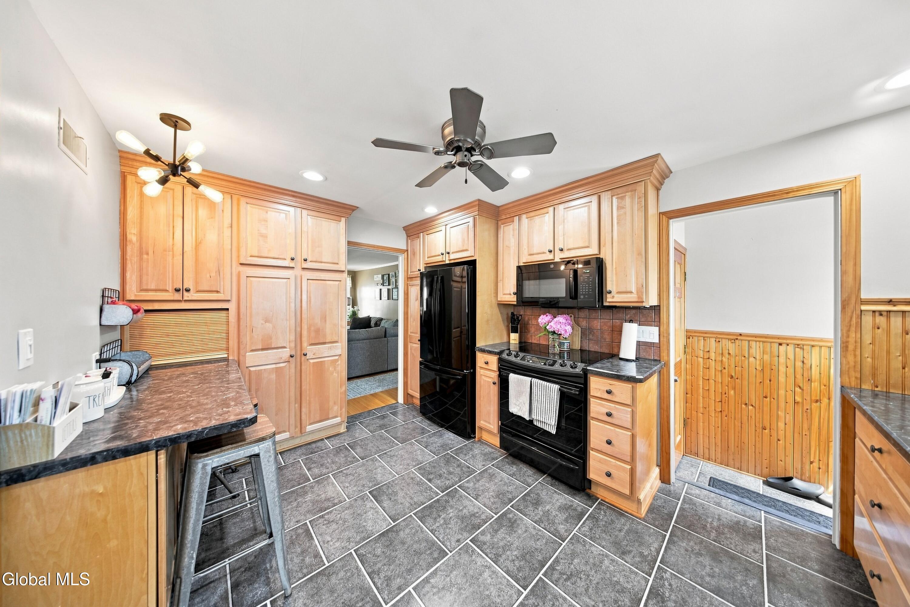 2313 Barcelona Road Niskayuna, NY 12309 - Photo 15 of 50 15