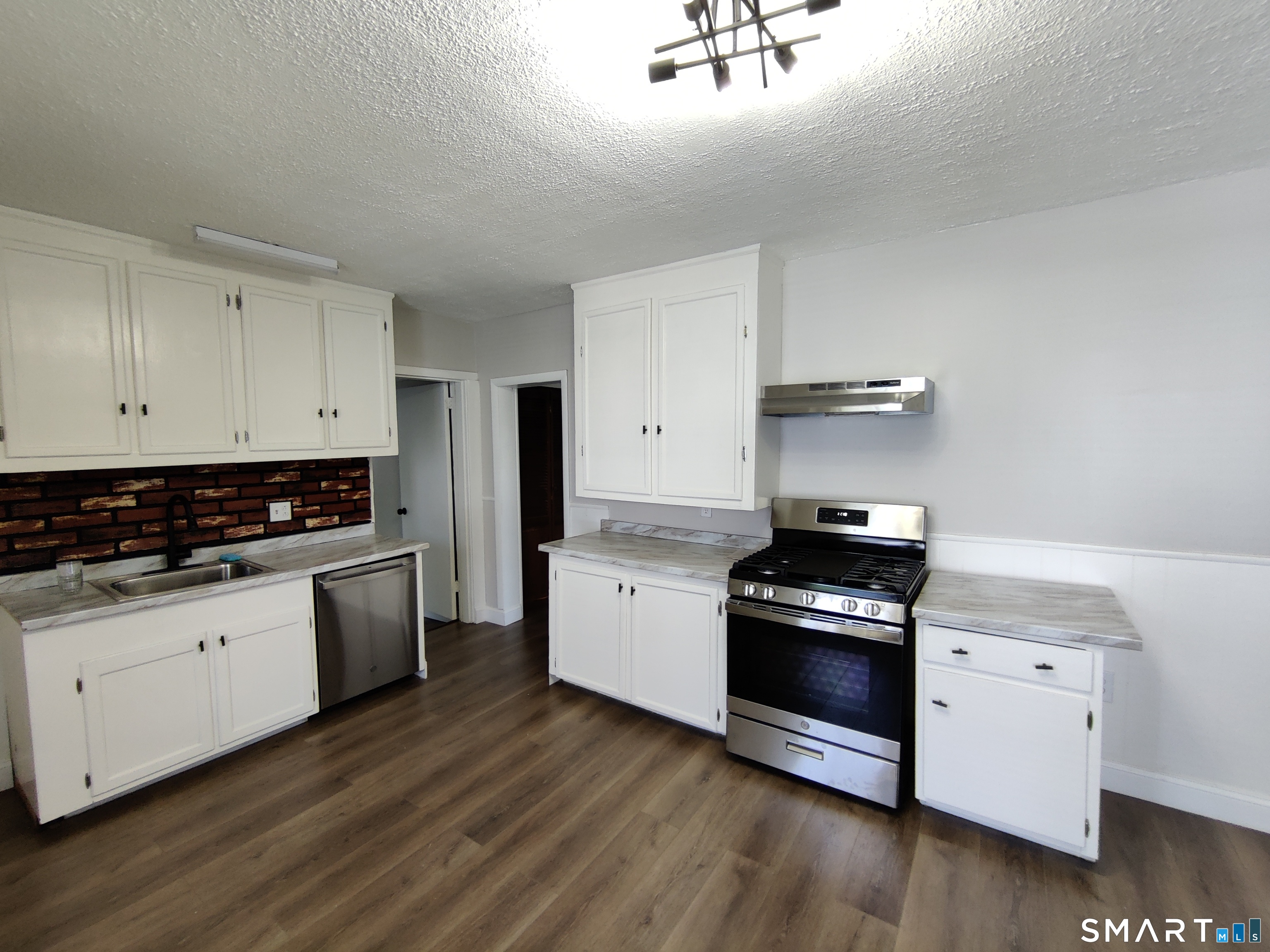 141 Hawkins Street Derby, CT 06418 - Photo 15 of 19