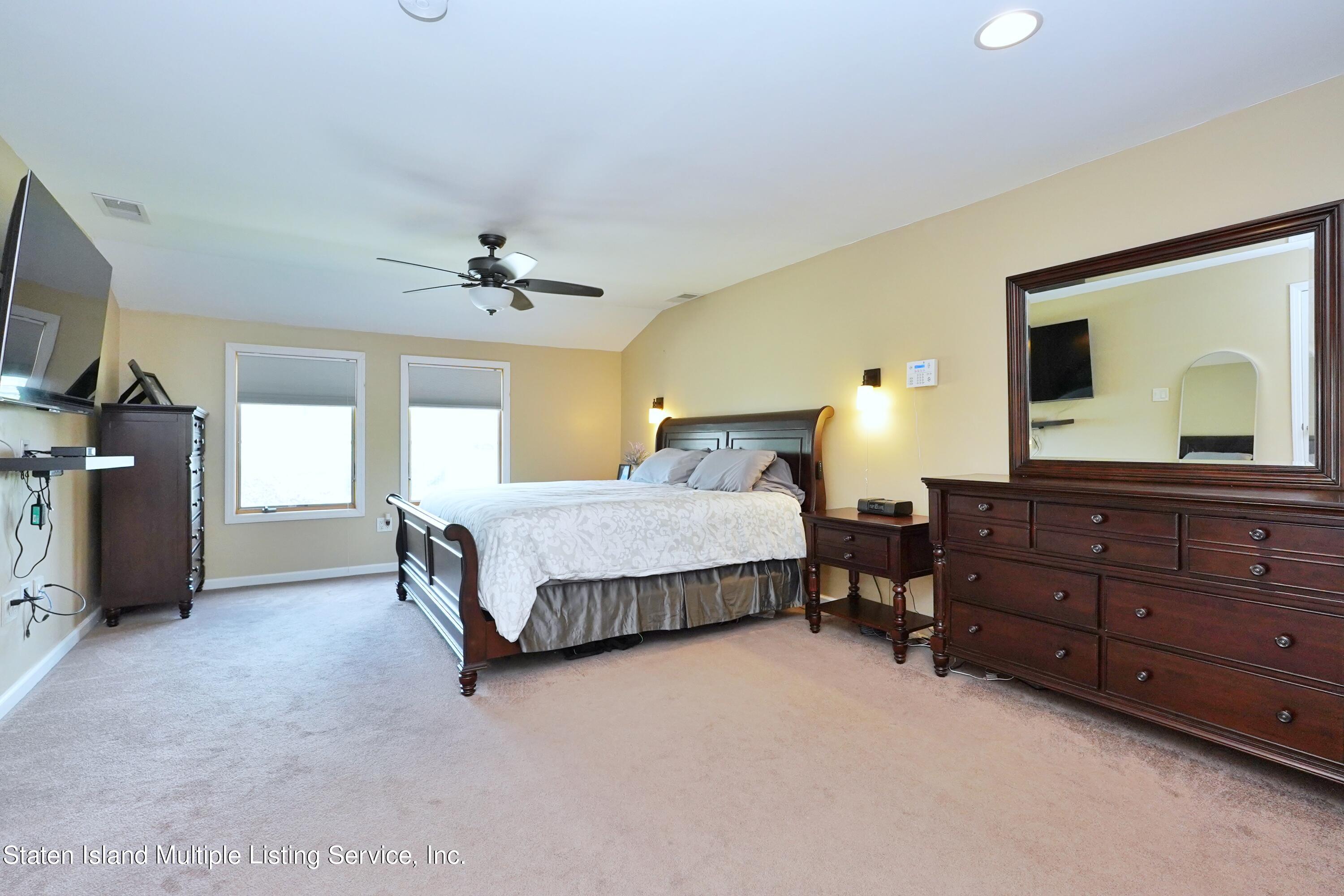 106 Raritan Avenue Staten Island, NY 10304 - Photo 19 of 49 Photo Dec 10 2022, 2 02 08 PM