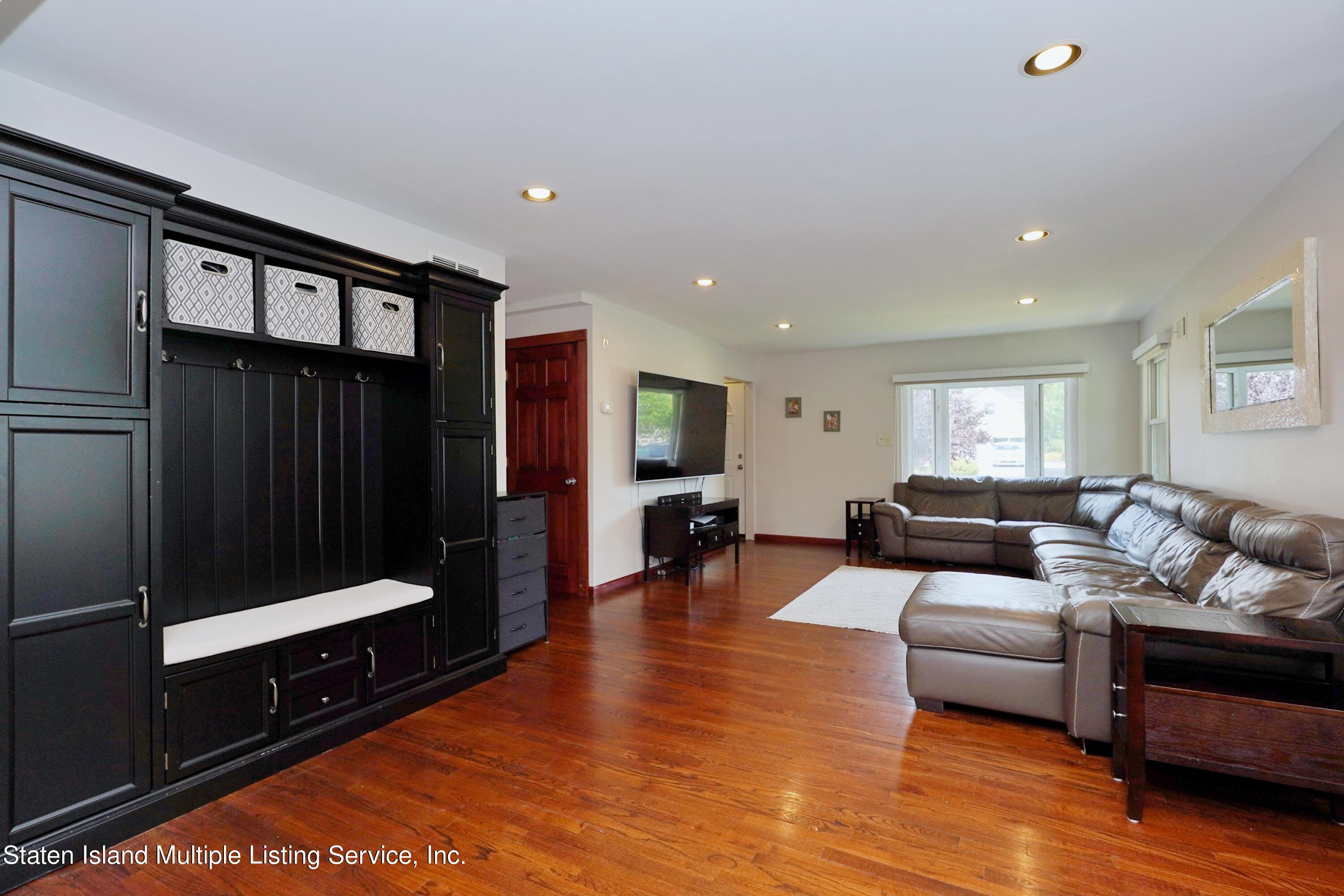 106 Raritan Avenue Staten Island, NY 10304 - Photo 7 of 49 Photo Dec 10 2022, 1 55 22 PM