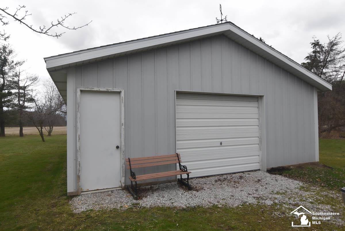 6501 Hiser Road Dundee, MI 48131 - Photo 4 of 21