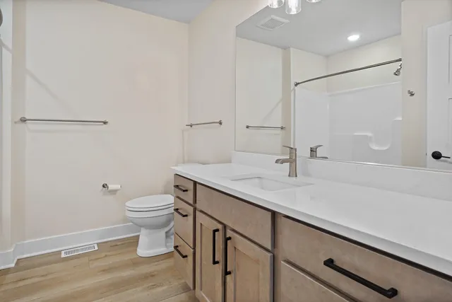 $2,550 | 118 Eiche Drive, Unit 3, Slinger, WI 53086