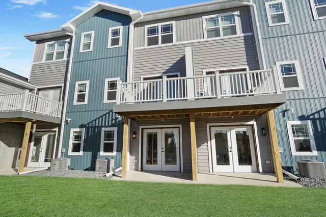 $2,600 | 118 Eiche Drive, Unit 3, Slinger, WI 53086