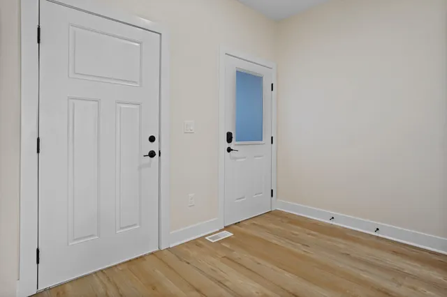 $2,550 | 118 Eiche Drive, Unit 3, Slinger, WI 53086