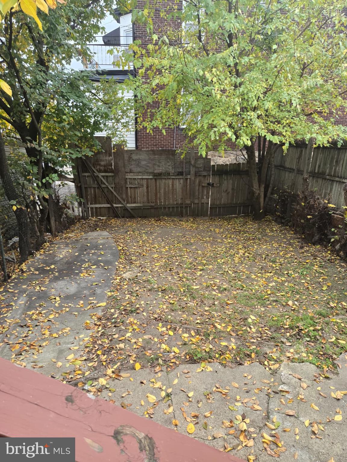 2430 Reisterstown Road Baltimore, MD 21217 - Photo 39 of 40 a backyard of a house