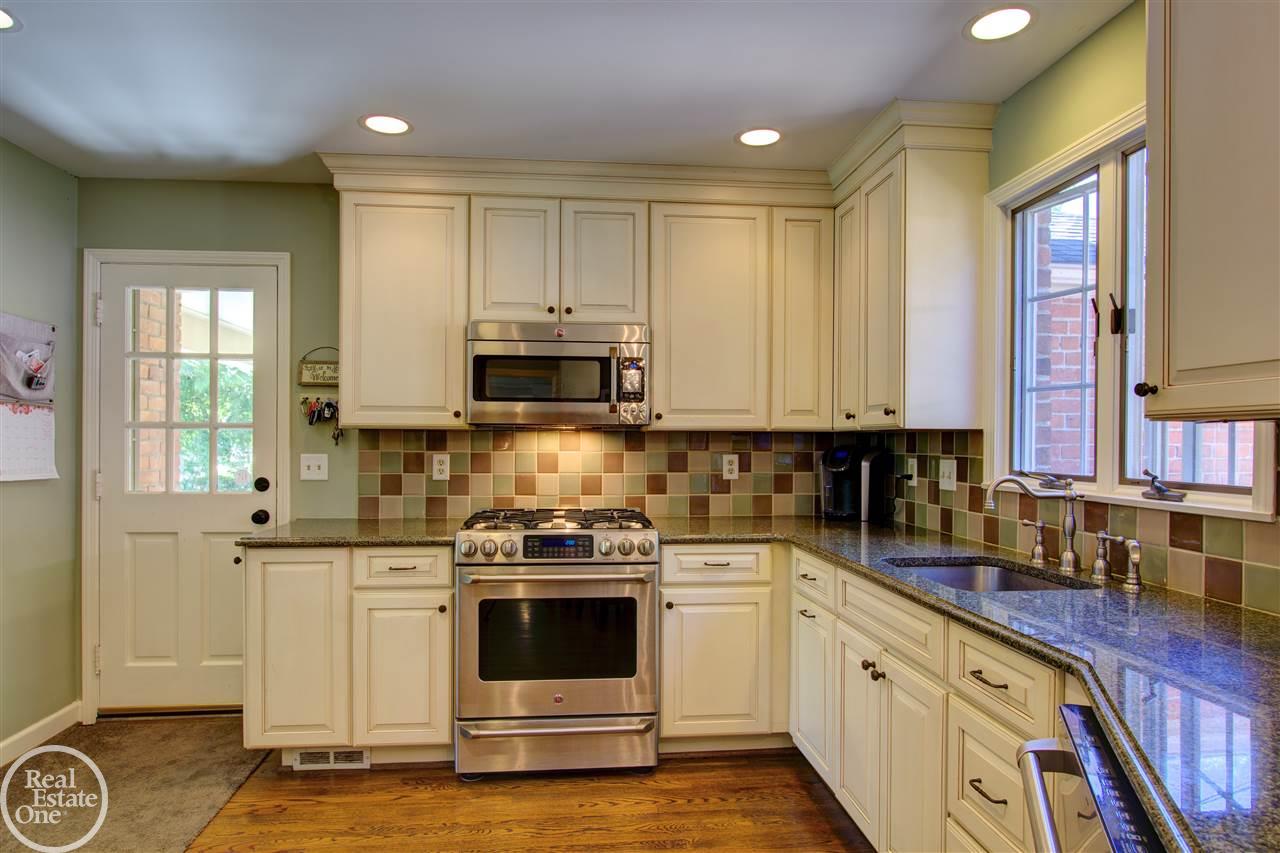 1130 South Oxford Road Grosse Pointe, MI 48236 - Photo 28 of 48 31350591-27.JPG