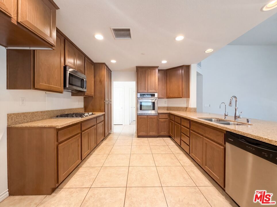5654 Forry Court Lancaster, CA 93536 - Photo 2 of 26